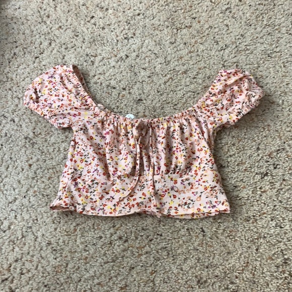 The cutest top I own! Size small! - Picture 1 of 3